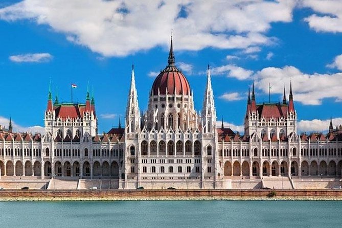21-Day Extensive European Highlights tour from Frankfurt: Germany, Czech Republic, Slovakia, Hungary, Austria, Switzerland, Italy, France, Netherlands, Belgium and Luxembourg - Day 1 and Prague: a grand opening at full speed