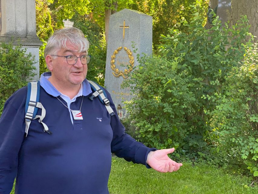 3-Hour Walking Tour of Vienna Central Cemetery - What three hours feels like in winter