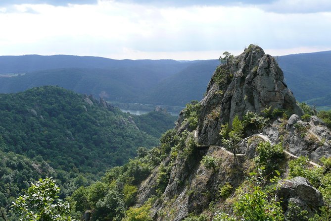 4-Hour Private Alpine Hiking Tour 'In the footsteps of king Lionheart' - Dürnstein gives the hike a proper beginning