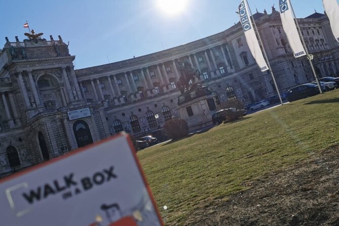 A box for a romantic walk in the city center of Vienna - Roses and the Theseus Temple