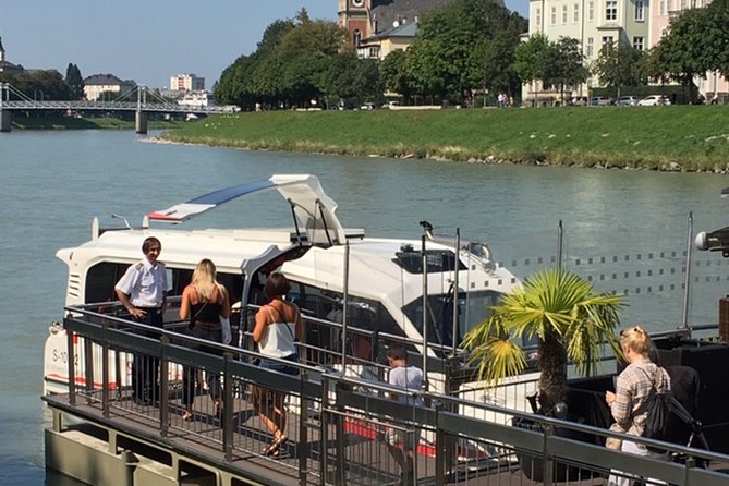Amphibious Splash Tour on the water & on the land in Salzburg - Returning through Mülln and the Augustiner Bräustübl