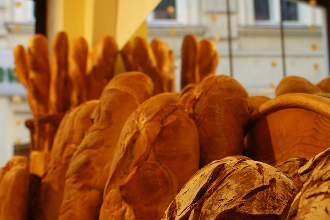 Best of Food Tour Vienna - A quick snack stop with plenty of choice