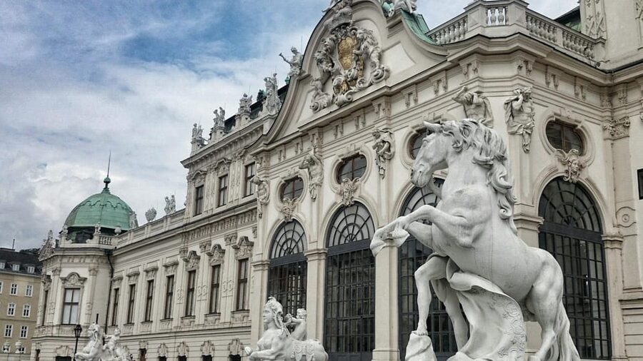 Best of Vienna: Private Walking Tour with a Local - Walking the Graben at an easy pace