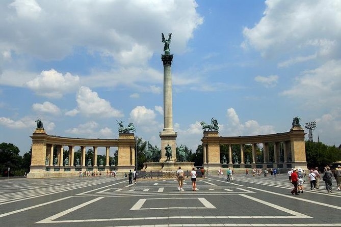 Budapest Private Day Trip from Vienna - Crossing Chain Bridge into Pest