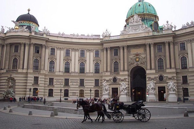Budapest to Vienna Private Costumizable Day Tour with Lunch - St. Stephen’s Cathedral and the city center