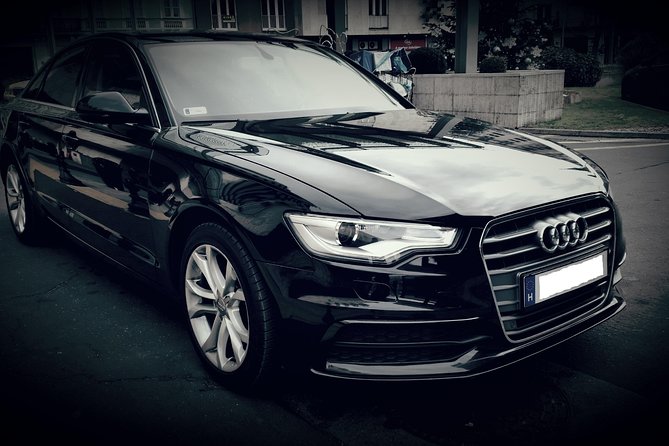Budapest to Vienna Private Transfer in a Luxury Car - What pickup looks like at a hotel