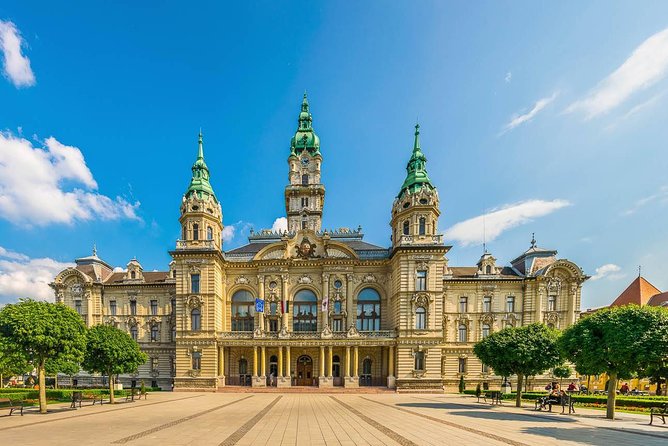 Budapest-Vienna One-Way Sightseeing Transfer - Bratislava: a compact final stop