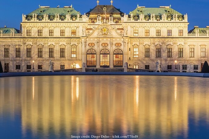 Christmas at Belvedere: 3hr Private Tour of Upper Palace & Market - The 50-minute Christmas Market finish