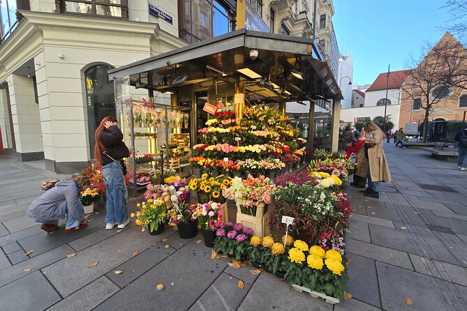 Christmas Markets & Shopping in Vienna - Graben and Kohlmarkt for traditional central shopping