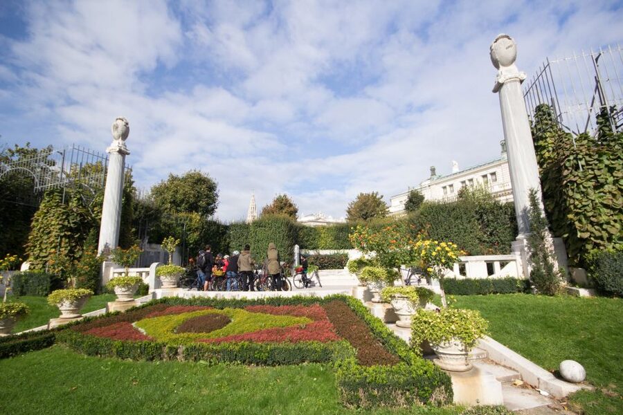 Classic Vienna: 3-Hour Guided Bike Tour - The guides make the difference