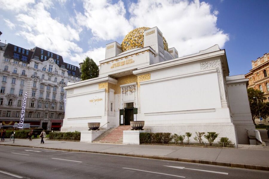 Classic Vienna: 3-Hour Guided Bike Tour - St. Stephen’s Cathedral and Stephansplatz