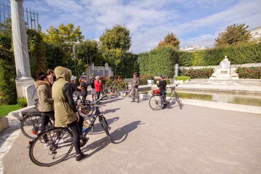Classic Vienna: 3-Hour Guided Bike Tour - Along the Donau Canal and past Urania