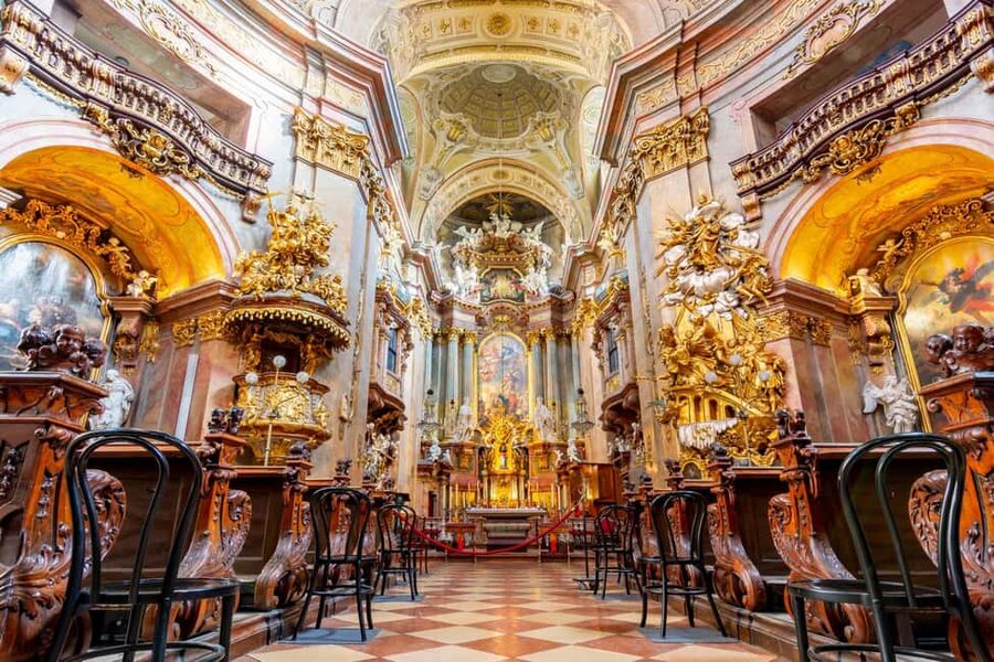 Discover 10 Things To Do in Vienna - Ultimate Walking Tour - Albertina Palace and the route toward the Hofburg