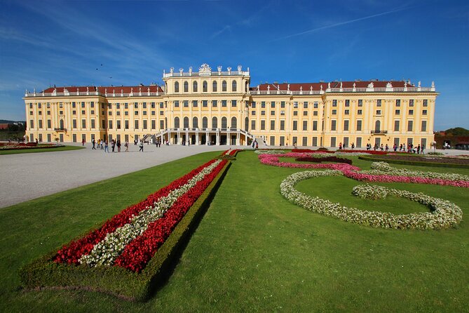 Exciting history tour and discovery of Vienna's secrets - Schottenstift and the quieter church stops