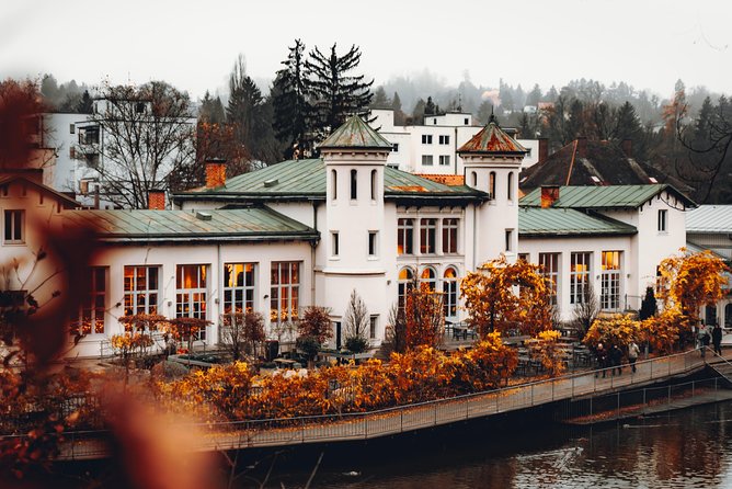 Explore Graz in 60 minutes with a Local - Landeszeughaus and Graz’s military past