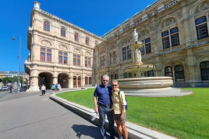 Fall in Love with Vienna Tour- the best of Vienna on foot! - Coffee houses from Freud to palace pastry