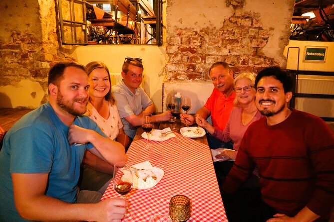 Food Tasting Tour in Hidden Gems of Vienna for Small Groups - Stop four: Horváth Weinstüberl and apple strudel