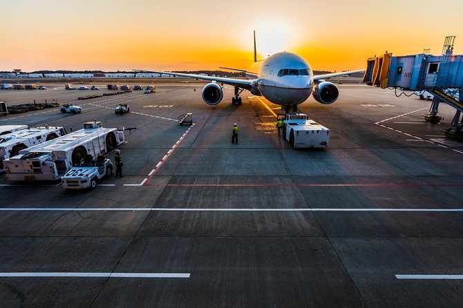 From Salzburg to Munich Airport- Private Transfer - punctual & friendly Driver - Group size, bags, and the right vehicle
