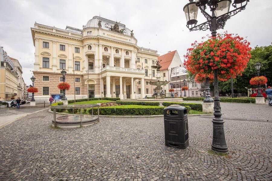 From Vienna: Bratislava Day Trip - Free time for lunch and independent wandering
