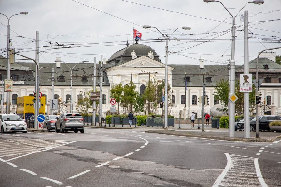 From Vienna: Bratislava Day Trip - Leaving Vienna from Südtiroler Platz