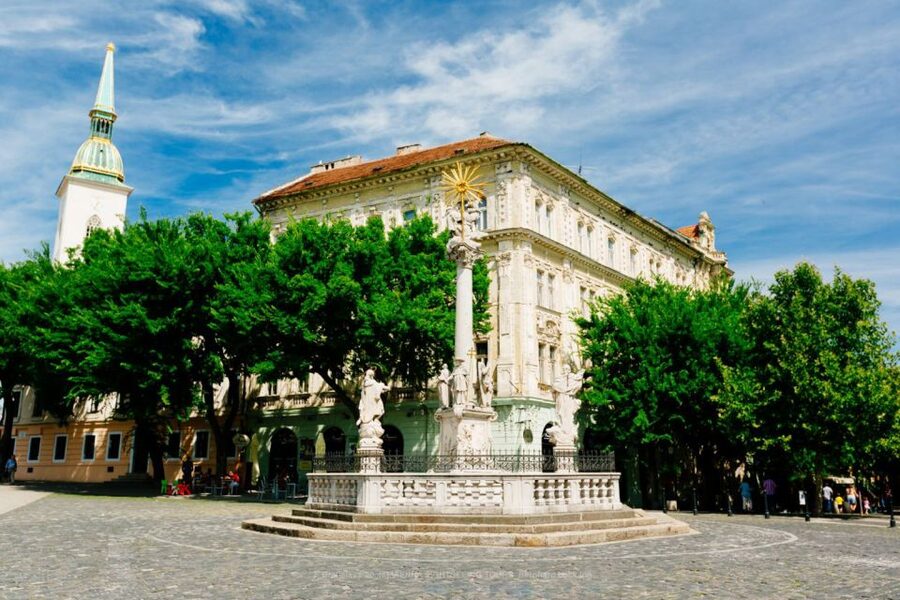 From Vienna: Guided Tour to Bratislava with Speed Boat Ride - The trip at a glance
