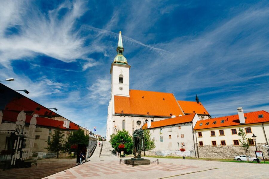 From Vienna: Guided Tour to Bratislava with Speed Boat Ride - Six hours to eat, shop, and explore