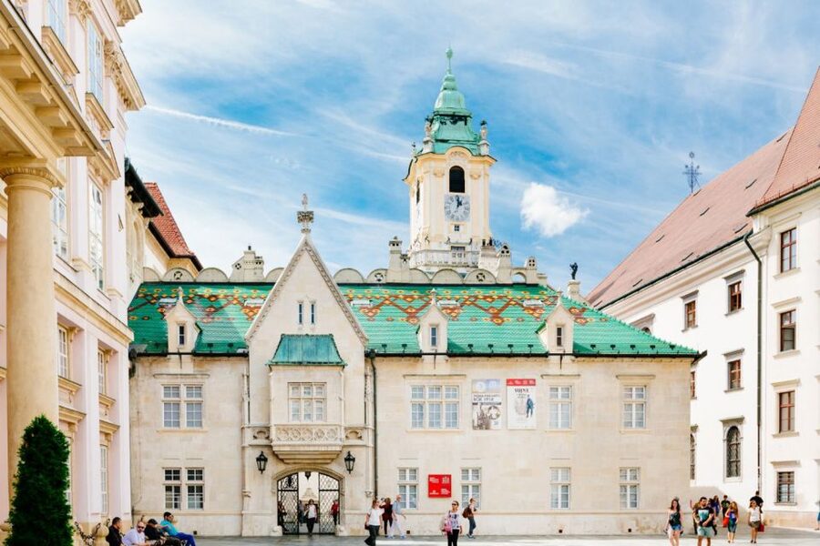 From Vienna: Guided Tour to Bratislava with Speed Boat Ride - Finding Pontoon HUMA 6 for the boat home