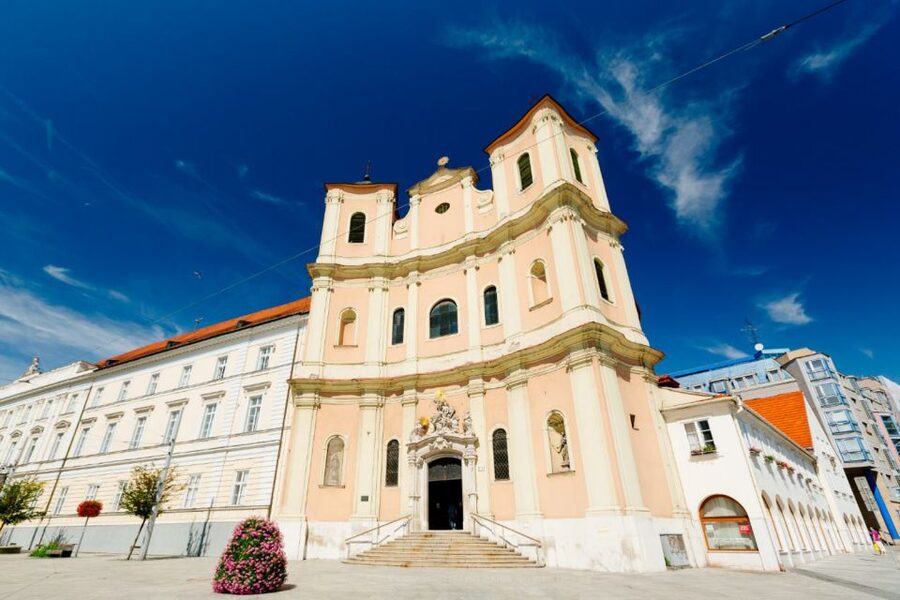 From Vienna: Guided Tour to Bratislava with Speed Boat Ride - Returning on the Twin City Liner