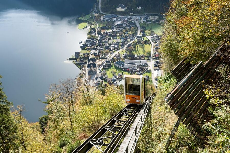From Vienna: Hallstatt, Mountains & Alpine Lakes Day Trip - Ort Castle and the wedding bridge at Traunsee