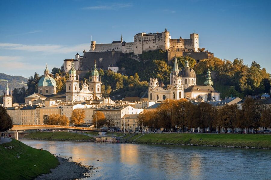 From Vienna: private day trip to Hallstatt and Salzburg - Hallstatt in a tightly timed two hours