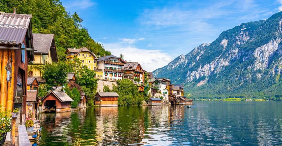 From Vienna: private day trip to Hallstatt and Salzburg - The driver is central to the experience