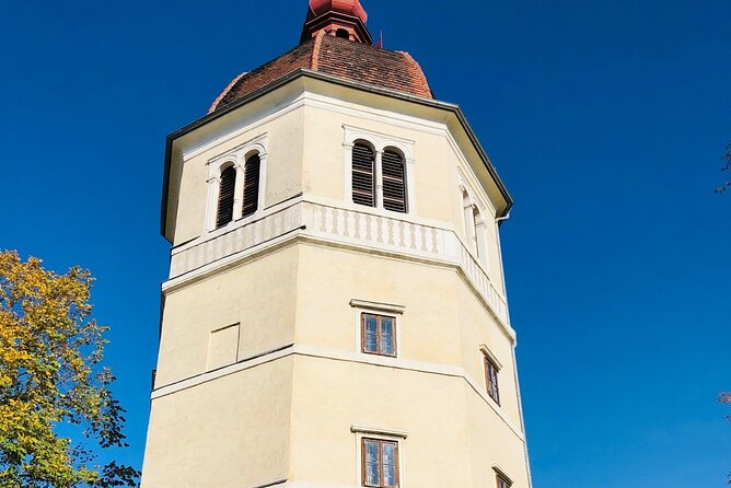 Fun & mobile scavenger hunt through Graz - Mur Island and Jakominiplatz
