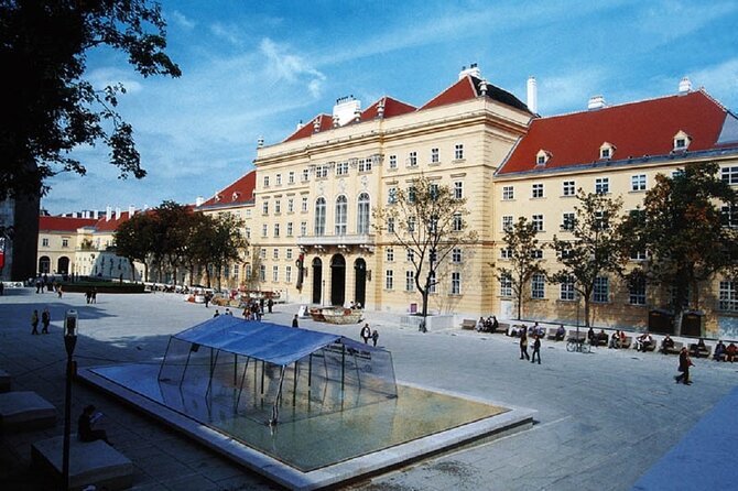 Fun & mobile scavenger hunt through Vienna - Stop three: Votivkirche and a change of mood