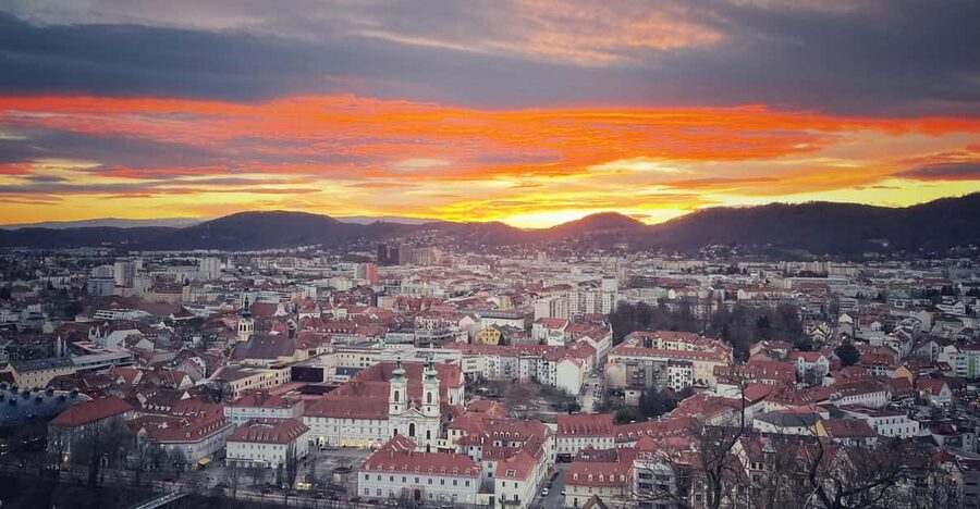 Graz: Funicular Ride & Schlossberg Picnic Experience - The funicular ride and the climb to Schlossberg