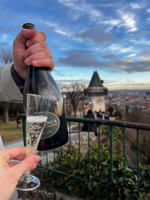Graz: Funicular Ride & Schlossberg Picnic Experience - What comes in the picnic basket