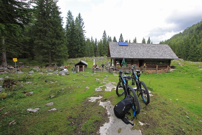 Guided e-bike tour of the alpine pastures in the Salzkammergut - Passing through Hallstatt and its 7,000 years of culture