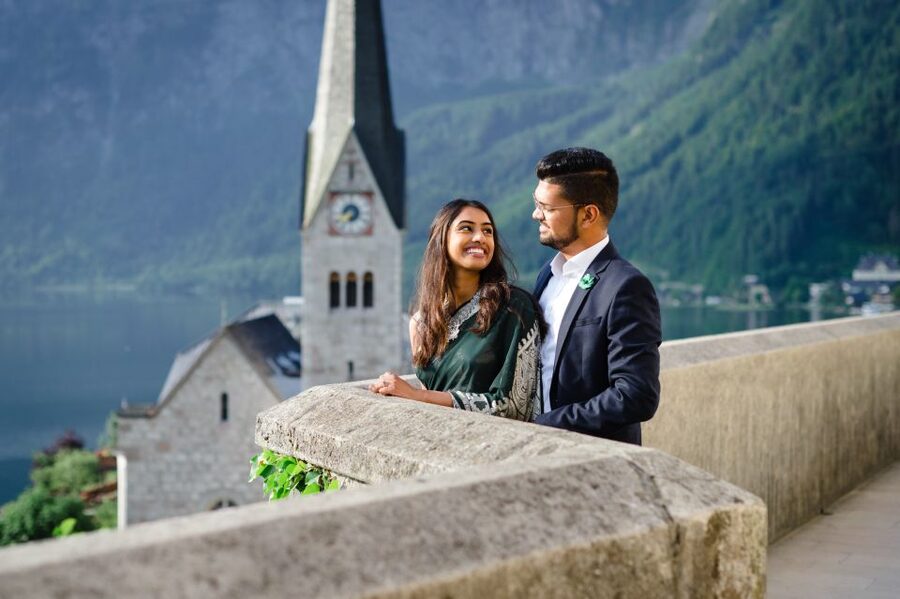 Hallstatt: 2-Hour Guided Walking Tour with Photographer - Finishing at the Waterfront and Tourist Office