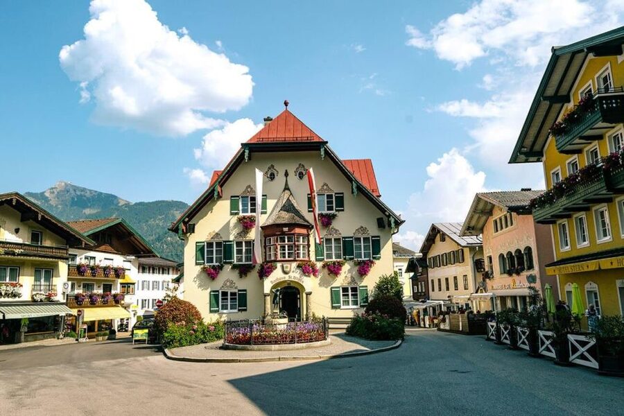Hallstatt Highlight tour with St. Gilgen Tour from Salzburg - Bad Ischl and the historical thread