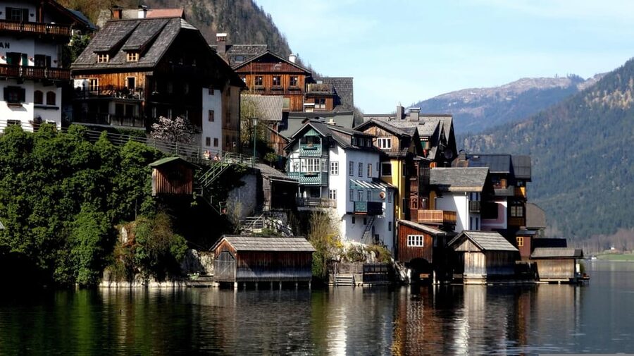 Hallstatt, St.Gilgen,St Wolfgang Salzkammergut from Salzburg - Hallstätter See by foot or boat