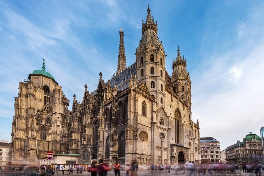 Highlights of Vienna: Private Bike Tour with Licensed Guide - University, Rathaus, and Parliament