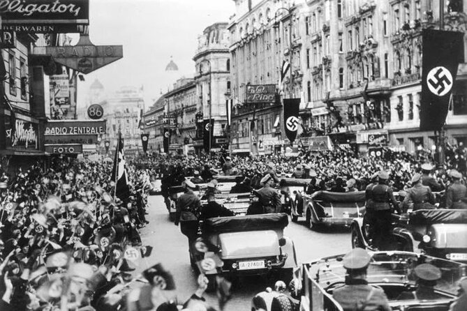 Historical Hitler Walking Tour of Vienna - The art school that rejected Hitler