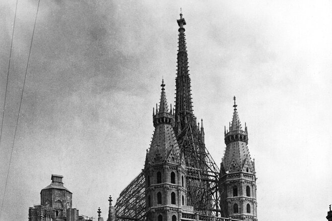 Historical Hitler Walking Tour of Vienna - The synagogue hidden behind apartment buildings