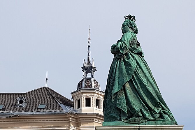 In-depth private tour through every corner of Klagenfurt - Old courtyards and the city theater