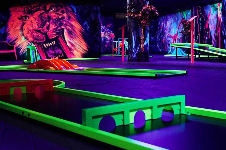 Innsbruck: 3D Mini Golf with Dazzling Light Effects - What the Innsbruck 3D course is really like