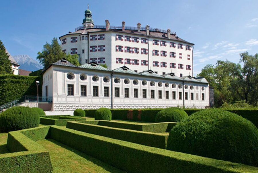 Innsbruck: City Card Including Public Transport - Using buses, trams, and the Sightseer bus
