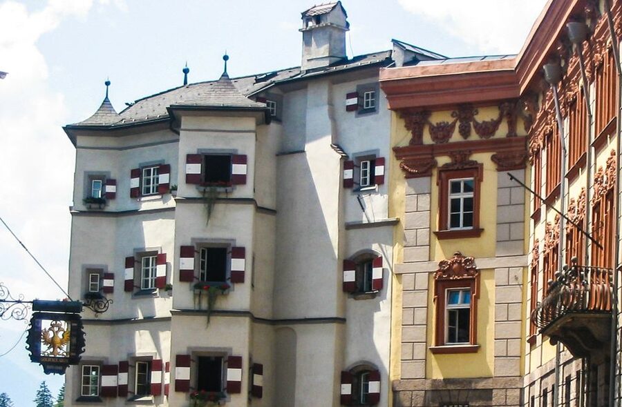 Innsbruck: Express Walk with a Local in 60 minutes - Starting at the Helbling Haus