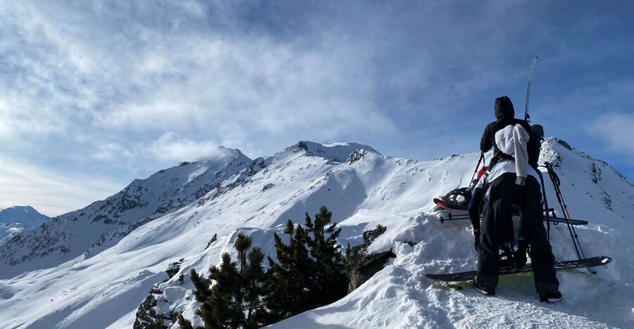 Innsbruck: Priv. Guided Snowy Mountain Hike /Snowshoe´s - From Innsbruck pickup to the first snowy trail