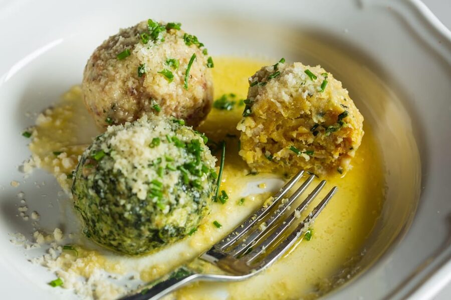 Innsbruck: Walking Traditional Food Tour - Your main meal: Käsespätzle, Gröstl, goulash, or Knödel