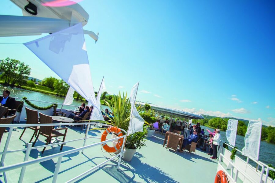 Linz: Harbor Cruise - Settling aboard the MS Linzerin