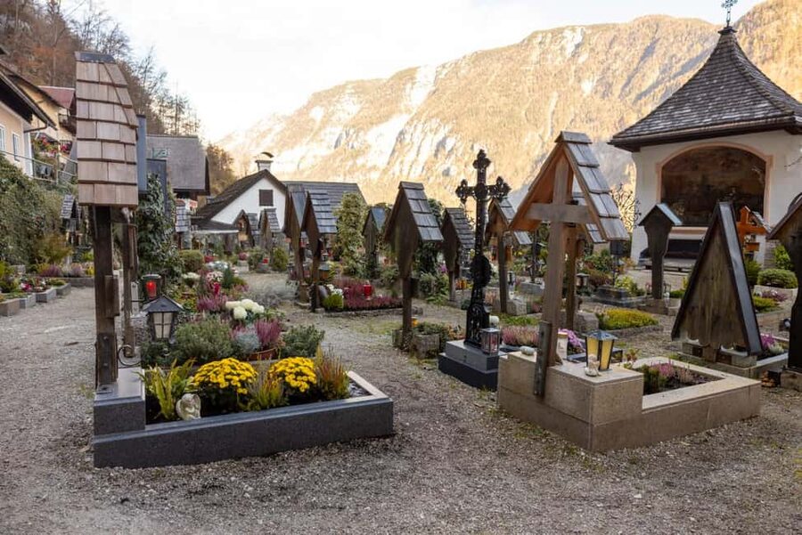 Majestic Walking Tour of Hallstatt - Timing, language, and planning your day